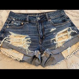 American Eagle Shorts High Rise distressed Size 4